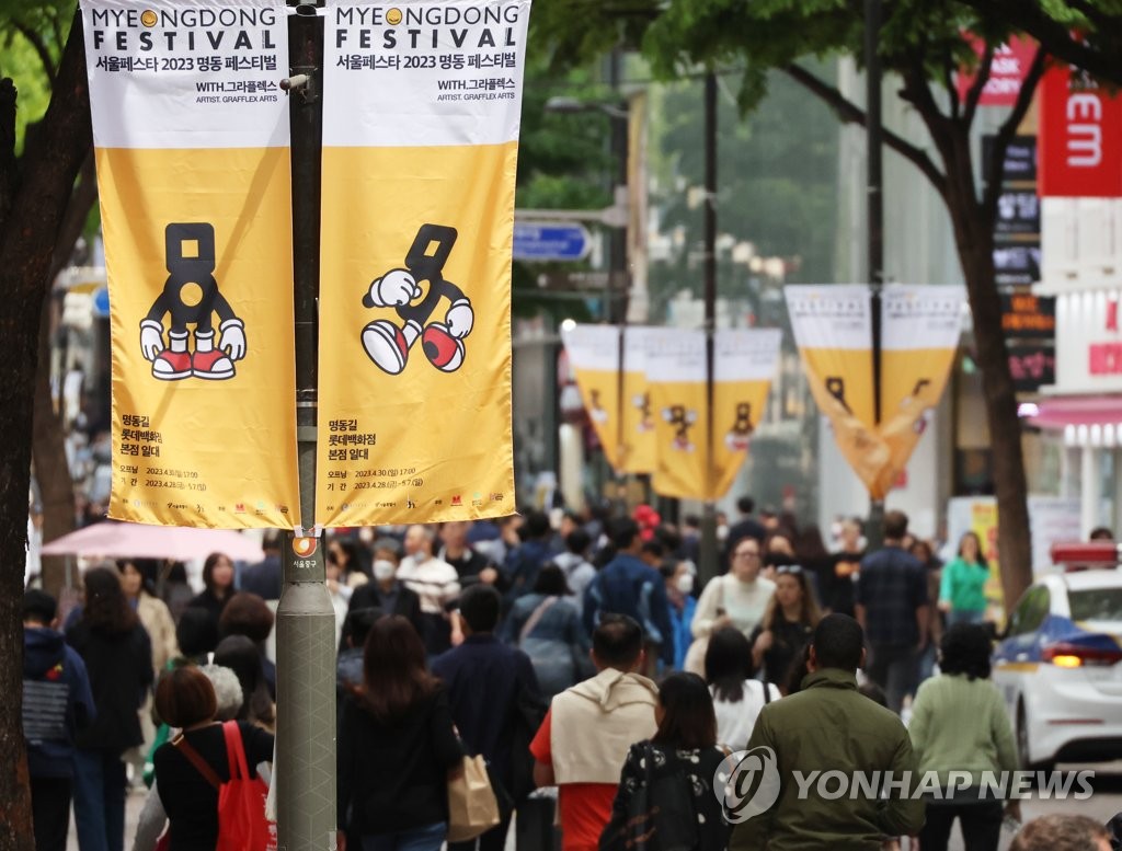 경기 버팀목은 소비…1분기 소매판매 1.1%↑·서비스업 1.2%↑