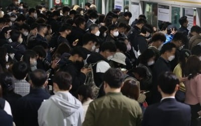 숨막히는 '김포골드라인'…결국 승객 2명 호흡곤란으로 쓰러져