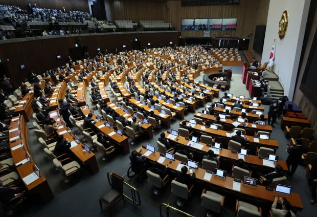 윤석열 대통령이 재의요구권(거부권)을 행사한 양곡관리법 개정안이 13일 다시 국회 본회의 표결에 부쳐졌으나 결국 부결되고 있다. /사진=연합뉴스