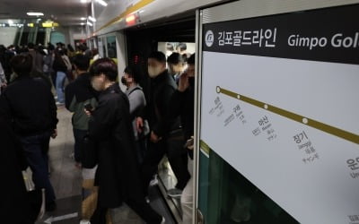 [단독] '지옥철' 김포골드라인 대체 버스 40대 긴급 투입