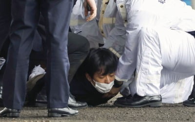 기시다 연설 직전 '쾅' 폭발음…은색 통 던진 男 현장서 잡혔다 [종합]