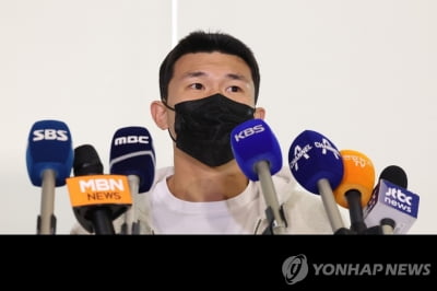 손흥민과 SNS 끊었던 김민재 "제 오해로 인한 일…잘못했습니다"