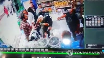 히잡 안 썼다고…이란 모녀, '요구르트 피습'에 당국 처벌까지