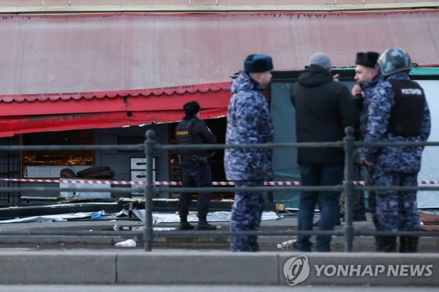 러 카페 폭발사고로 군사블로거 사망· 25명 부상…"폭약 사용"