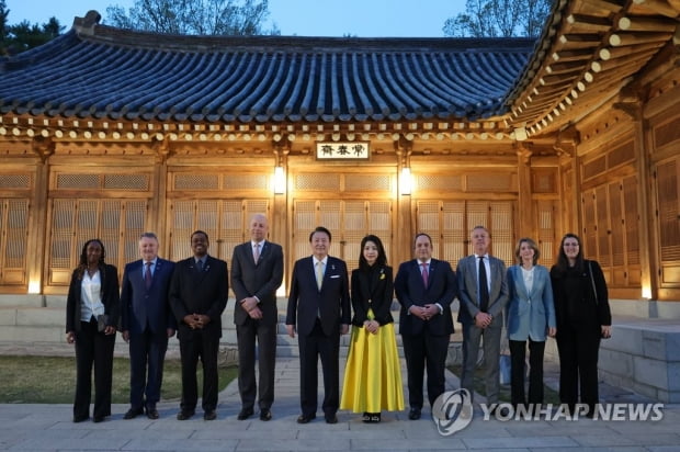 부산 곳곳 엑스포 실사단 환영행사…부산역에 5000여명 등