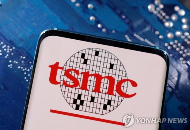 TSMC 실적도 꺾였다…파운드리도 못 버틴 반도체 한파