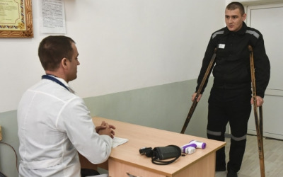 "AIDS로 죽든지, 입대해 치료받든지"…러시아판 '죄수의 딜레마'
