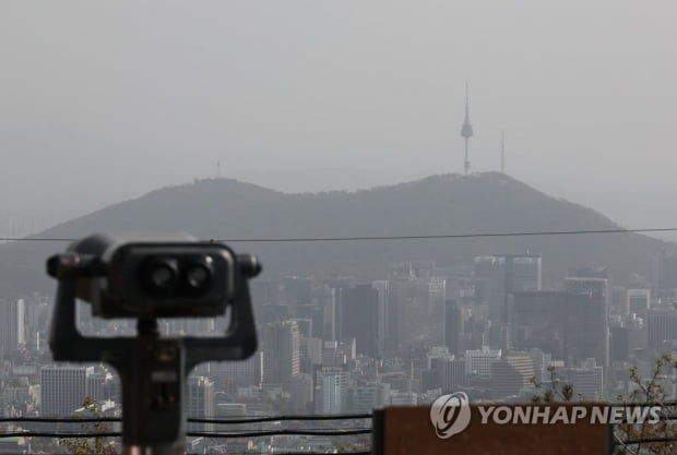 황사로 덮인 '지구의 날'…바람 세고 건조해 불조심