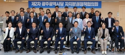 "진흙탕 정치이슈 대신 지역현안으로 승부"…광주 정치권 안간힘