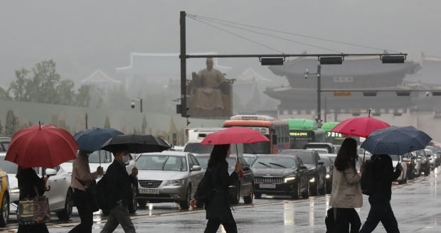 [날씨] 내일 전국에 황사·돌풍·천둥·번개 동반 요란한 비