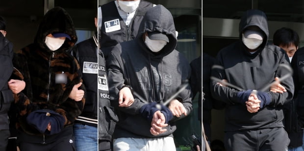 서울 강남 주택가에서 여성을 납치해 살해한 혐의를 받고 있는 피의자들이 3일 오전 서울 강남구 수서경찰서에서 영장실질심사를 위해 서울중앙지법으로 호송되고 있다. /사진=뉴스1