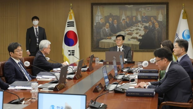 이창용 한국은행 총재가 11일 서울 중구 한국은행에서 열린 금융통화위원회를 주재하고 있다./사진=뉴스1