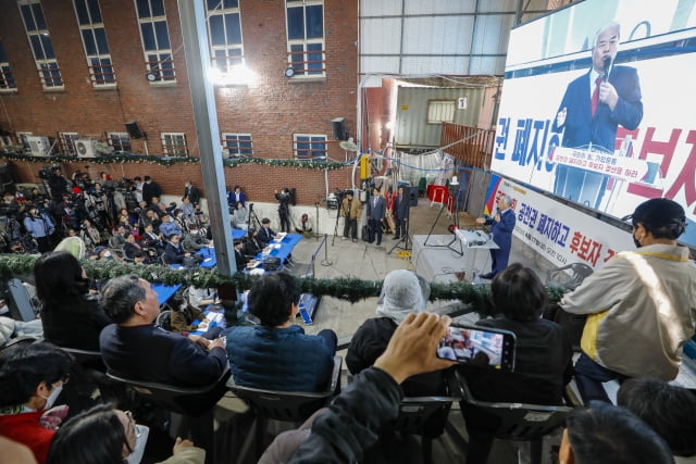 전광훈 사랑제일교회 목사가 17일 오전 서울 성북구 사랑제일교회에서 열린 '국민의힘, 공천권 폐지하고 후보자 경선을 하라' 기자회견에서 발언하고 있다. / 사진=뉴스1