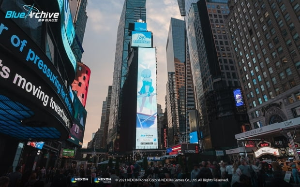 지난해 뉴욕 원 타임스 스퀘어에서 블루아카이브의 대형 옥외광고가 진행됐다.(사진=넥슨게임즈)