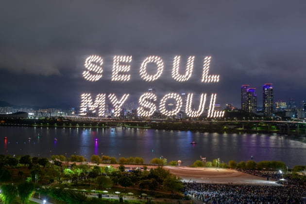 지난달 29일 서울페스타 개막식에서 560여 대 드론이 서울시 슬로건을 표현하고 있다. 파블로항공 제공