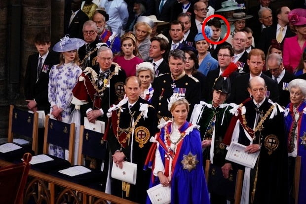 찰스 3세의 대관식이 치러진 가운데, 새 국왕의 오촌 조카인 사무엘 차토(26)가 빼어난 외모로 주목 받았다. /사진=AP