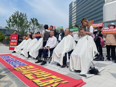 광명시민들, 8일 '구로차량기지 광명 이전 백지화' 요구하며 세종시 기획재정부 앞에서 삭발식 거행