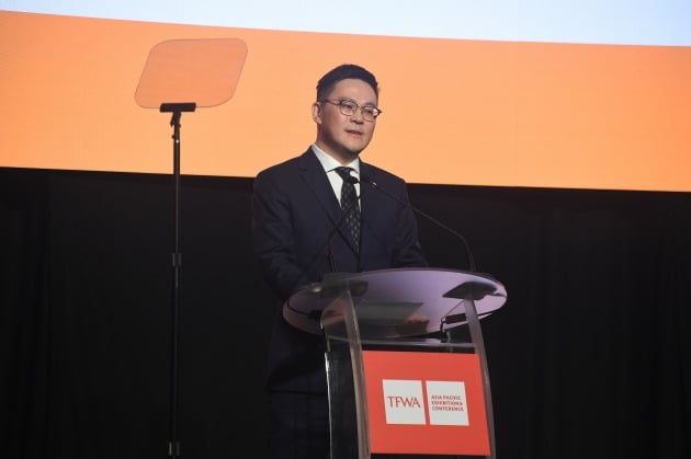 루크 창 중국 국영면세점그룹(CDFG) 부회장이 지난 8일 싱가포르 마리나베이샌즈 컨벤션센터에서 열린 아시아태평양 세계면세박람회(TFWA) 컨퍼런스에서 연설하고 있다./ TFWA 제공