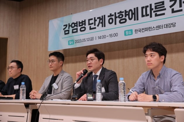 12일 오후 2시 서울 서초구 한국컨퍼런스센터에서 열린 원격의료산업카지노 블랙잭회 기자회견에  (왼쪽부터) 굿닥 임진석 대표, 솔닥 김민승 대표, 닥터나우 장지호 이사(원산협 회장), 메라키플레이스 선재원 대표가 참석했다. / 사진=원산협 제공