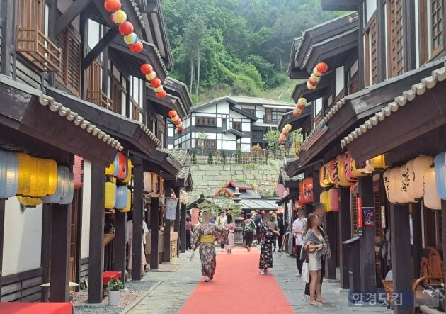 니지모리 스튜디오의 입구에 펼쳐지는 카지노 꽁풍 분위기. /사진=김세린 기자