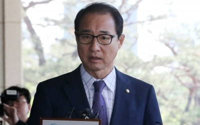 '돈 봉투 의혹' 이성만 검찰 출석…"미리 짜인 각본"