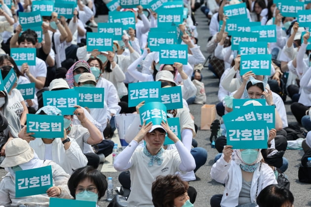 [포토] 휴가 쓰고 거리로 나온 간호사들