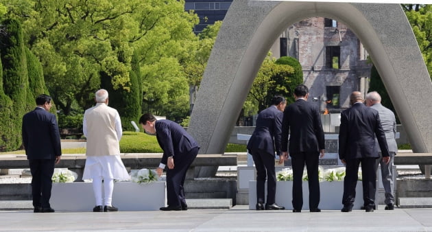 [포토] 윤 대통령, G7 초청국 정상들과 히로시마 평화기념공원 방문