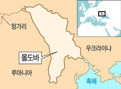 "유럽 변방으로 남기 싫다"…몰도바, EU 가입 찬성 시위에 수만명 결집