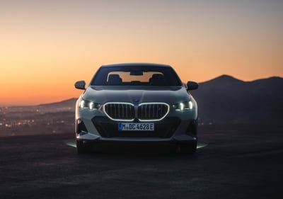 BMW, 완전변경 '뉴 5시리즈' 공개…순수전기 모델 추가