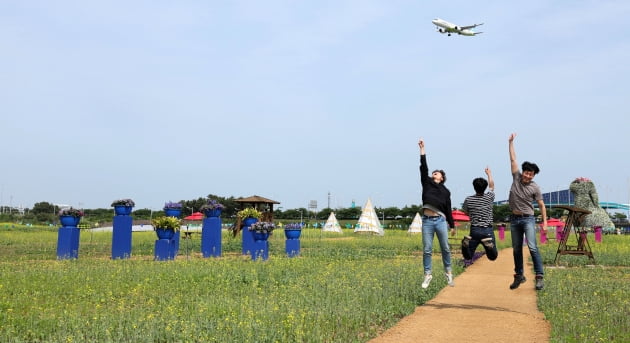 [포토] 인천공항 하늘정원, 비행기 구경 오세요~!!