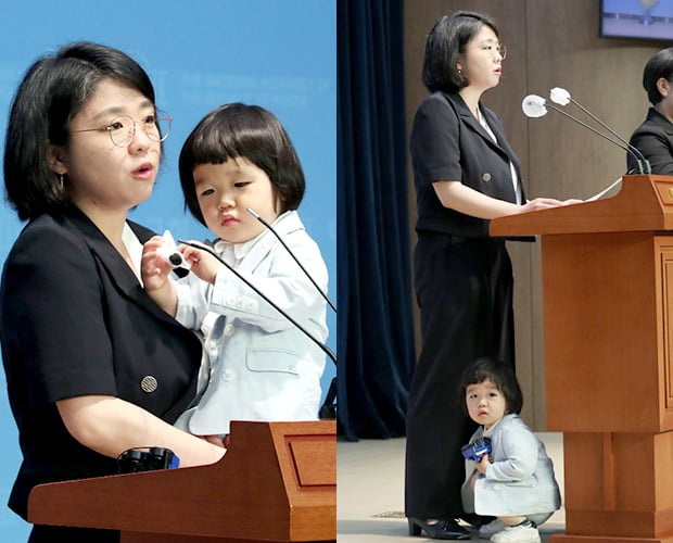 용혜인 기본소득당 의원이 4일 오전 서울 여의도 국회 소통관에서 23개월 아들과 함께 어린이날 맞이 노키즈존 관련 입장 발표 기자회견을 하고 있다.사진=뉴스1