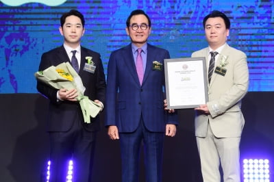 [포토] JTBC '한블리', '2023 브랜드 고객충성도 대상' 시사교양 프로그램 부문 수상