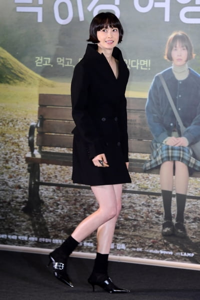[포토] 이나영, '조금은 긴장된 모습으로 등장'