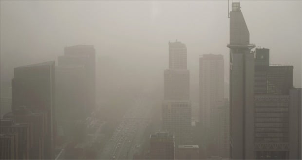 베이징 시내가 지난 4월11일 황사와 미세먼지로 뒤덮인 모습. 사진=AP
