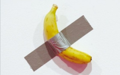 "카텔란 작품 속 바나나 먹었다"…'셀프 제보' 대학생에 비난 봇물