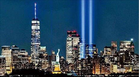 빌딩이 밀집한 미국 뉴욕 맨해튼 야경.  AFP연합뉴스 