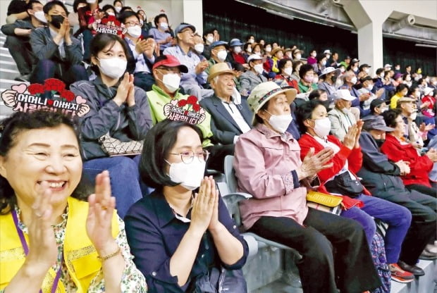 [포토] “어머니, 아버지 사랑합니다” 