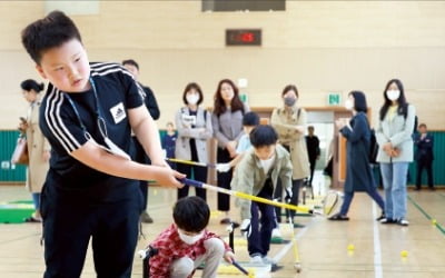 학교서 아침 돌봄, 골프·AI카지노 게임 종류…"아이 걱정 덜었어요"