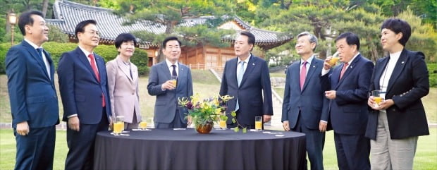 [포토] 윤석열 대통령, 청와대로 국회의장단 초청  