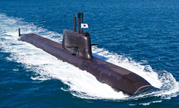 대우조선해양이 설계 건조해 지난달 20일 해군에 인도한 3000t급 잠수함 ‘안무함’. /연합뉴스 
