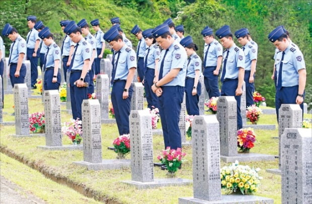 [포토] “호국영령 뜻 받들겠습니다” 