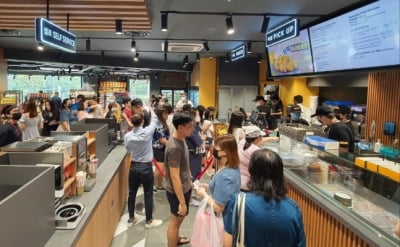 “한국 음식 먹으러 가자”...싱가포르에서 '대박'난 이 편의점