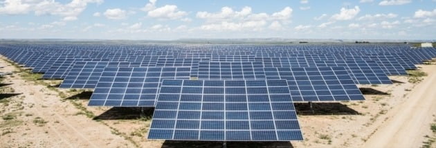 OCI가 미국 텍사스 주에 설치한 태양광 발전소. 사진=OCI홀딩스 제공