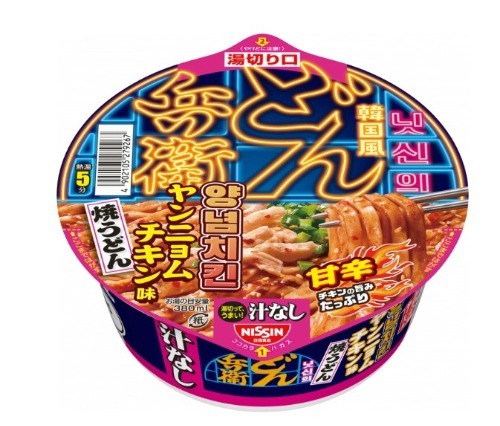 닛신식품이 출시한 ‘돈베에 한국풍 아마카라 양념치킨맛 야끼우동’. 제품 겉면에도 한글이 써있다.