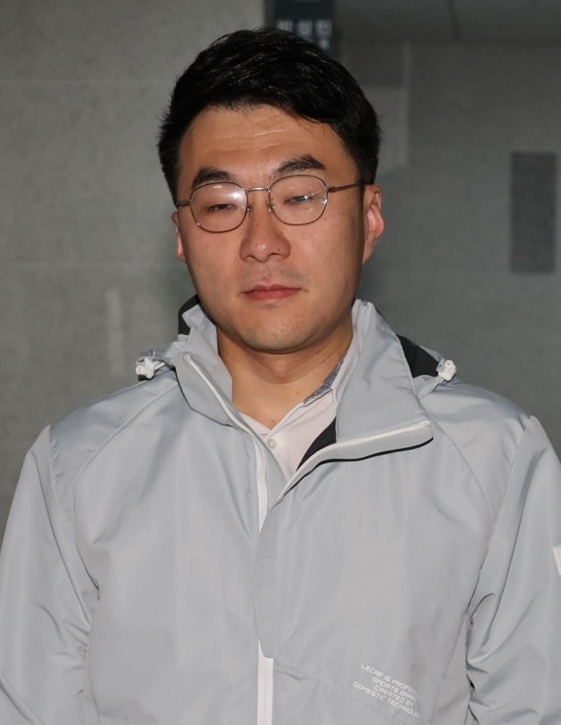 김남국 의원이 5월 14일 국회 의원실로 출근하고 있는 모습. 연합뉴스