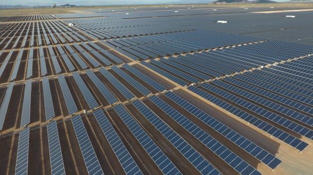 미국 애리조나주에 설치된 HD현대에너지솔루션의 고출력 태양광 모듈. 사진=HD현대에너지솔루션 제공