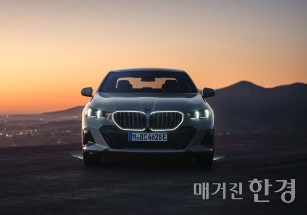 BMW, 신형 5시리즈 공개 "6년 만의 풀 체인지"
