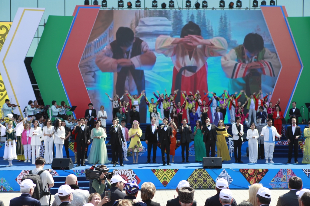 카자흐 최대 국경일 '민족화합의 날'에 한국 음식·문화 홍보