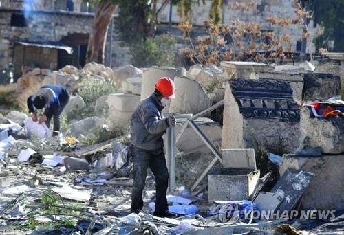 이스라엘 미사일 공격에 시리아 알레포 공항 마비…8명 사상