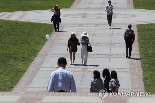 집값 폭등에 트레일러서 숙식하는 美 명문대생…노숙하는 학생도